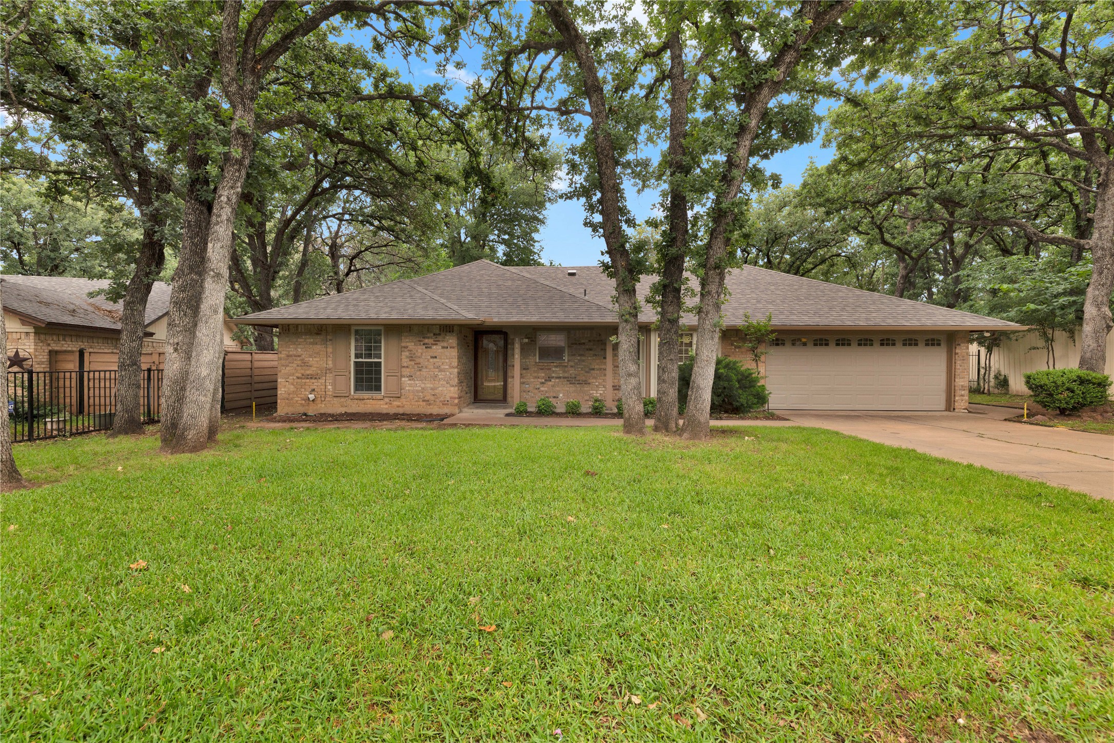 1104 Wood Ridge Drive Azle TX 76020