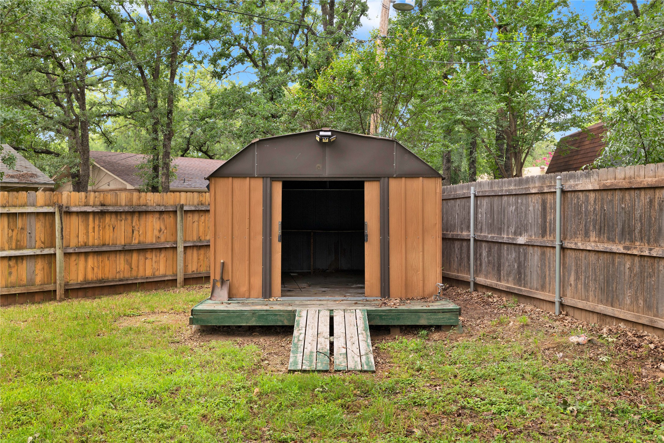 1104 Wood Ridge Drive Azle TX 76020