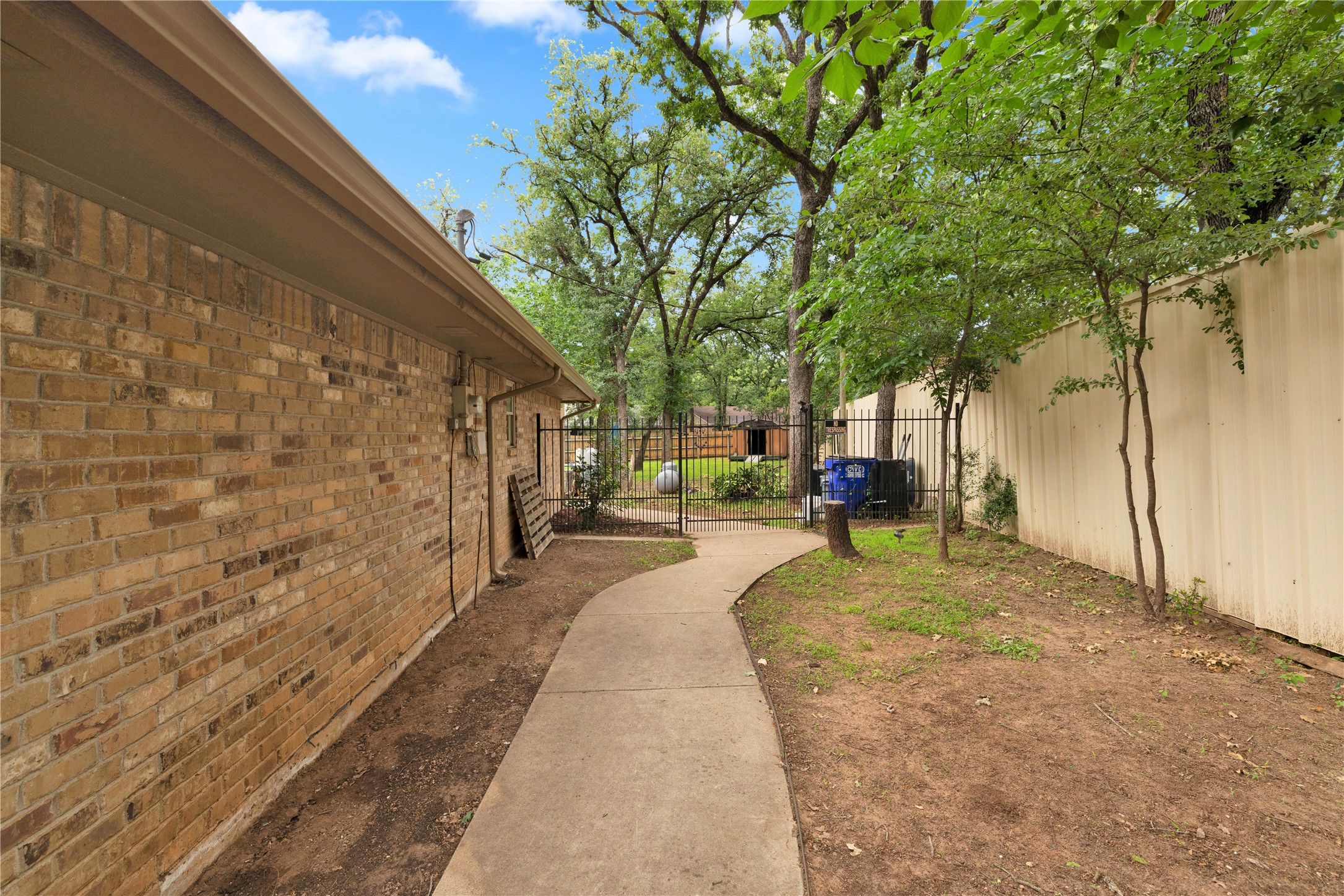 1104 Wood Ridge Drive Azle TX 76020