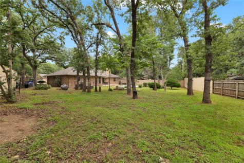 1104 Wood Ridge Drive Azle TX 76020