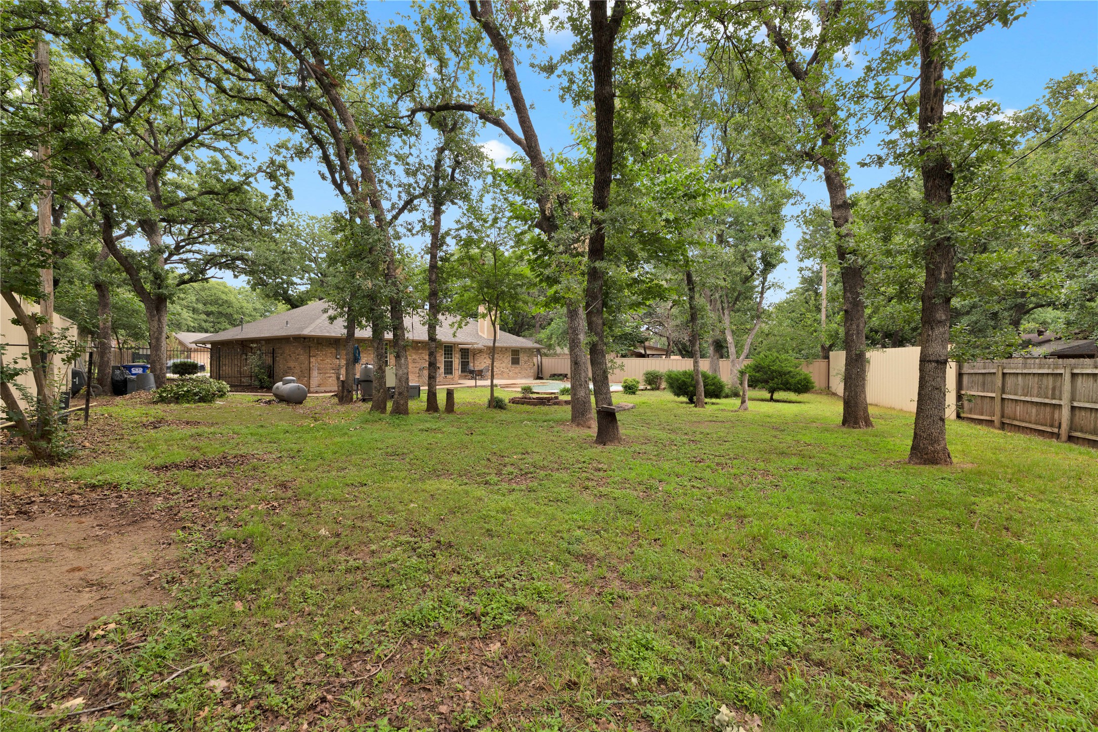 1104 Wood Ridge Drive Azle TX 76020