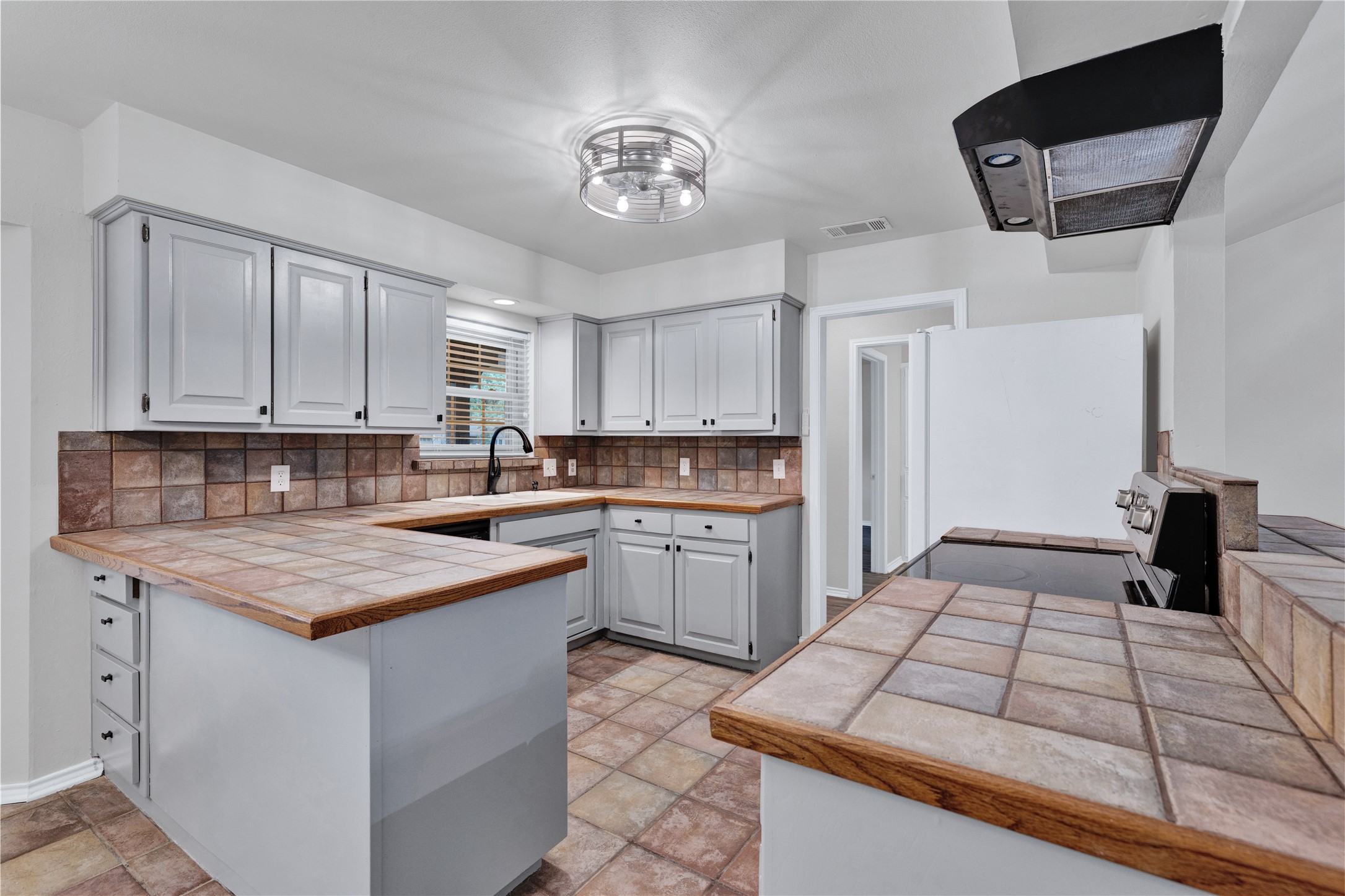 1104 Wood Ridge Drive Azle TX 76020