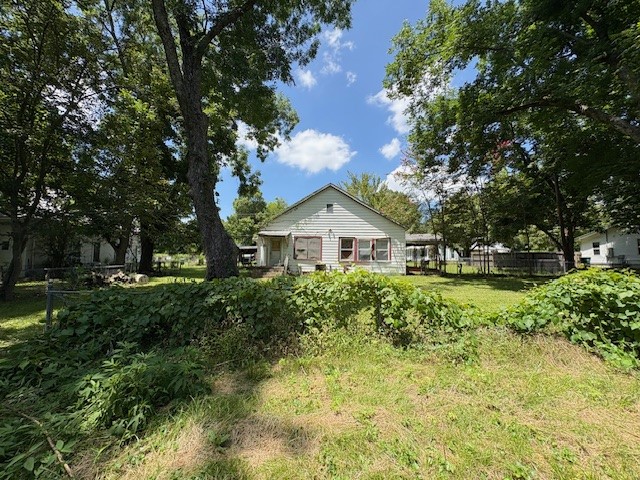 201 W Daingerfield Street Omaha TX 75571