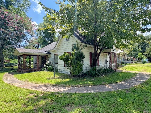 201 W Daingerfield Street Omaha TX 75571