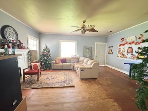 201 W Daingerfield Street Omaha TX 75571