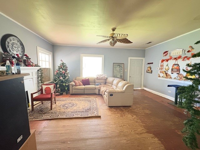 201 W Daingerfield Street Omaha TX 75571