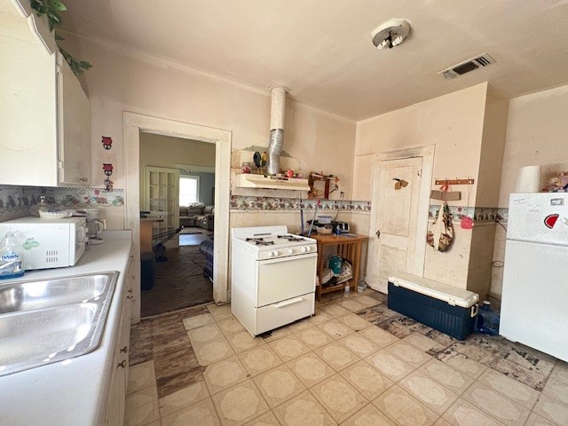 201 W Daingerfield Street Omaha TX 75571