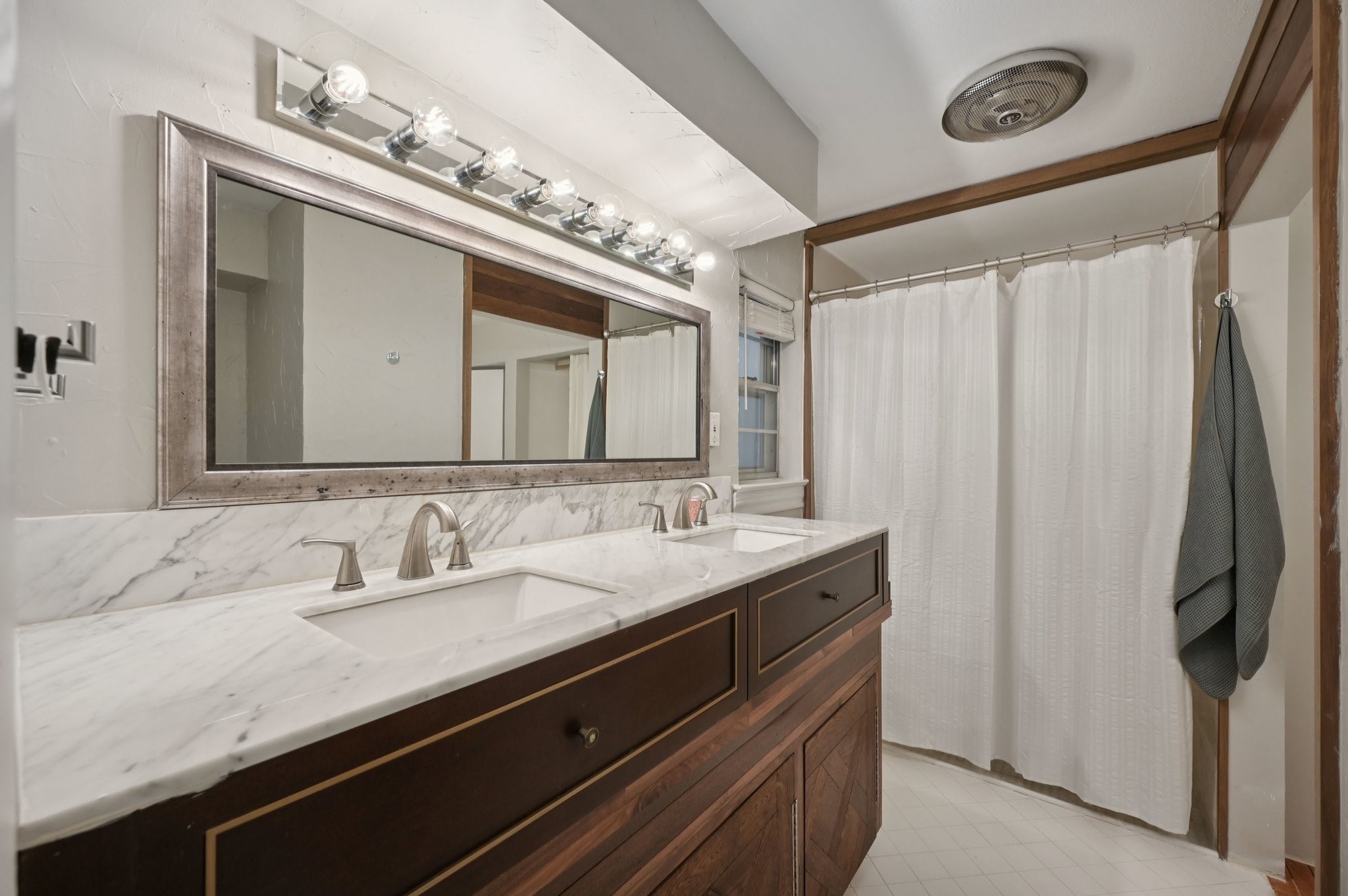 1022 Bardfield Avenue Garland TX 75041