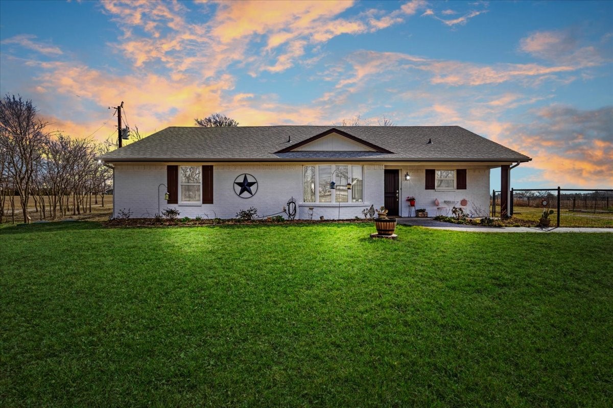 698 Hackberry Van Alstyne TX 75495