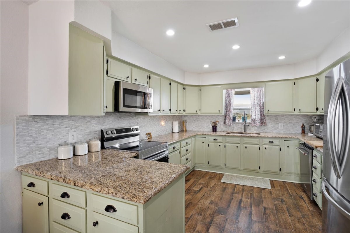 698 Hackberry Van Alstyne TX 75495