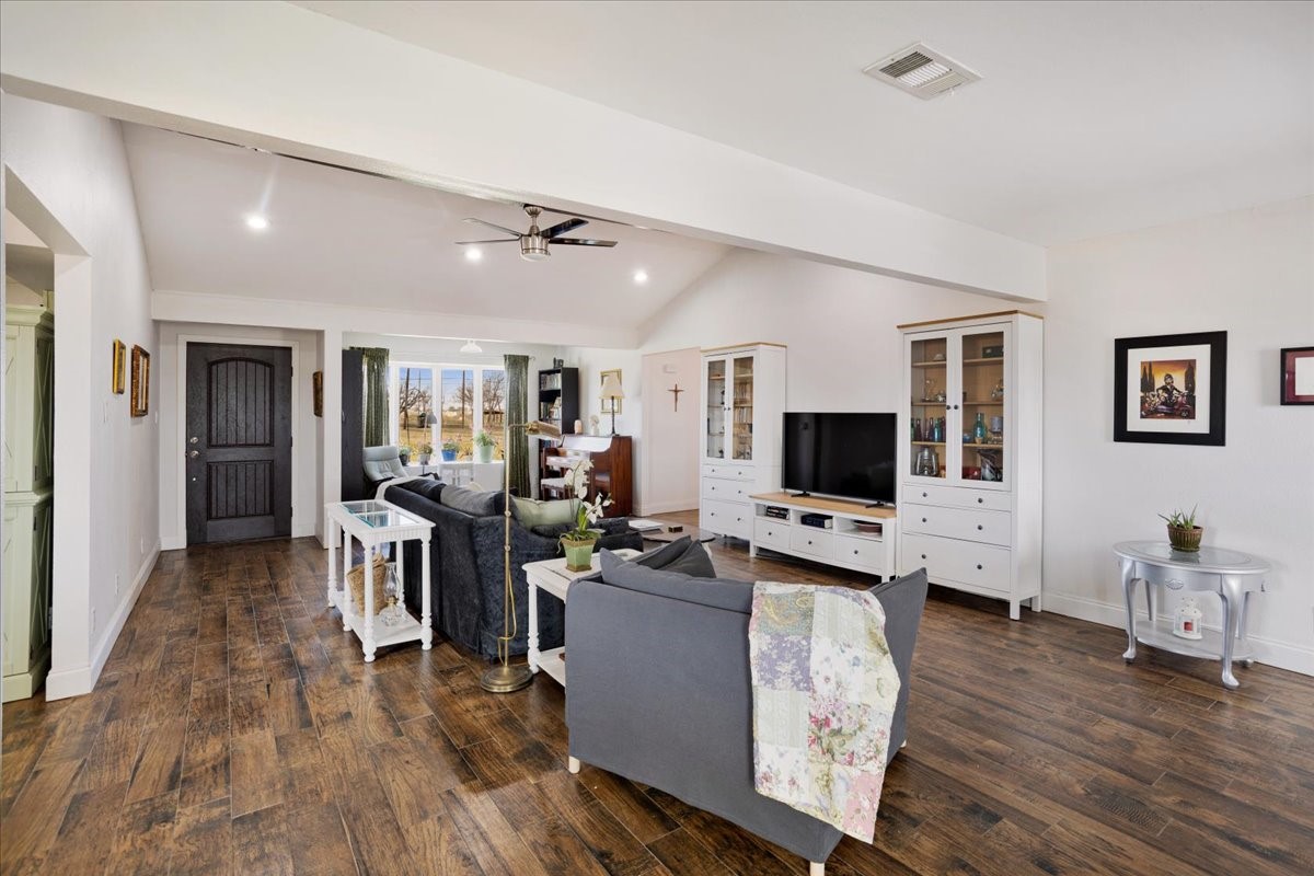 698 Hackberry Van Alstyne TX 75495