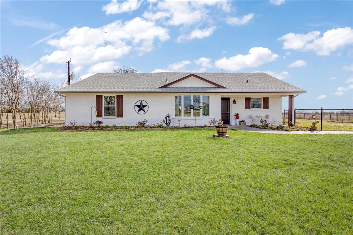 698 Hackberry Van Alstyne TX 75495
