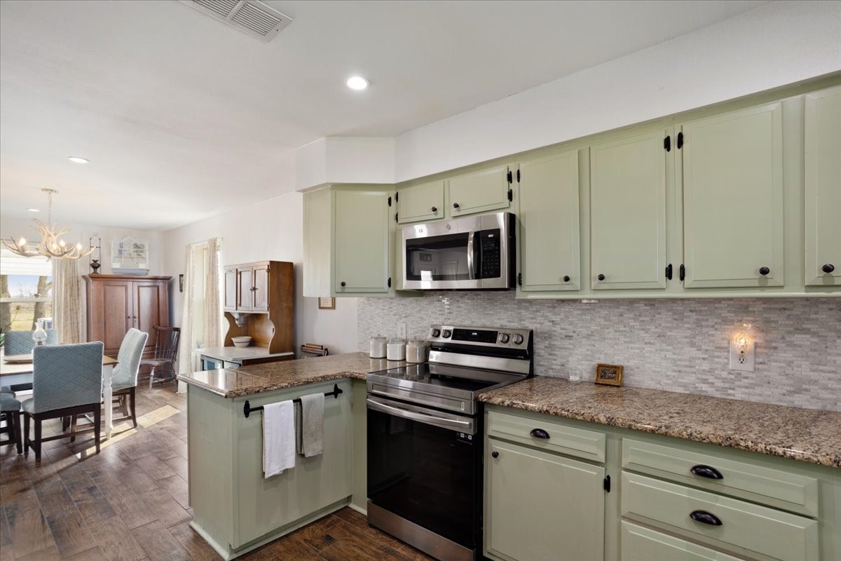 698 Hackberry Van Alstyne TX 75495