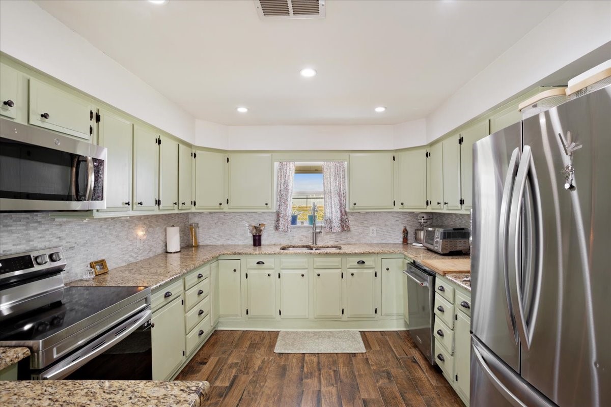 698 Hackberry Van Alstyne TX 75495