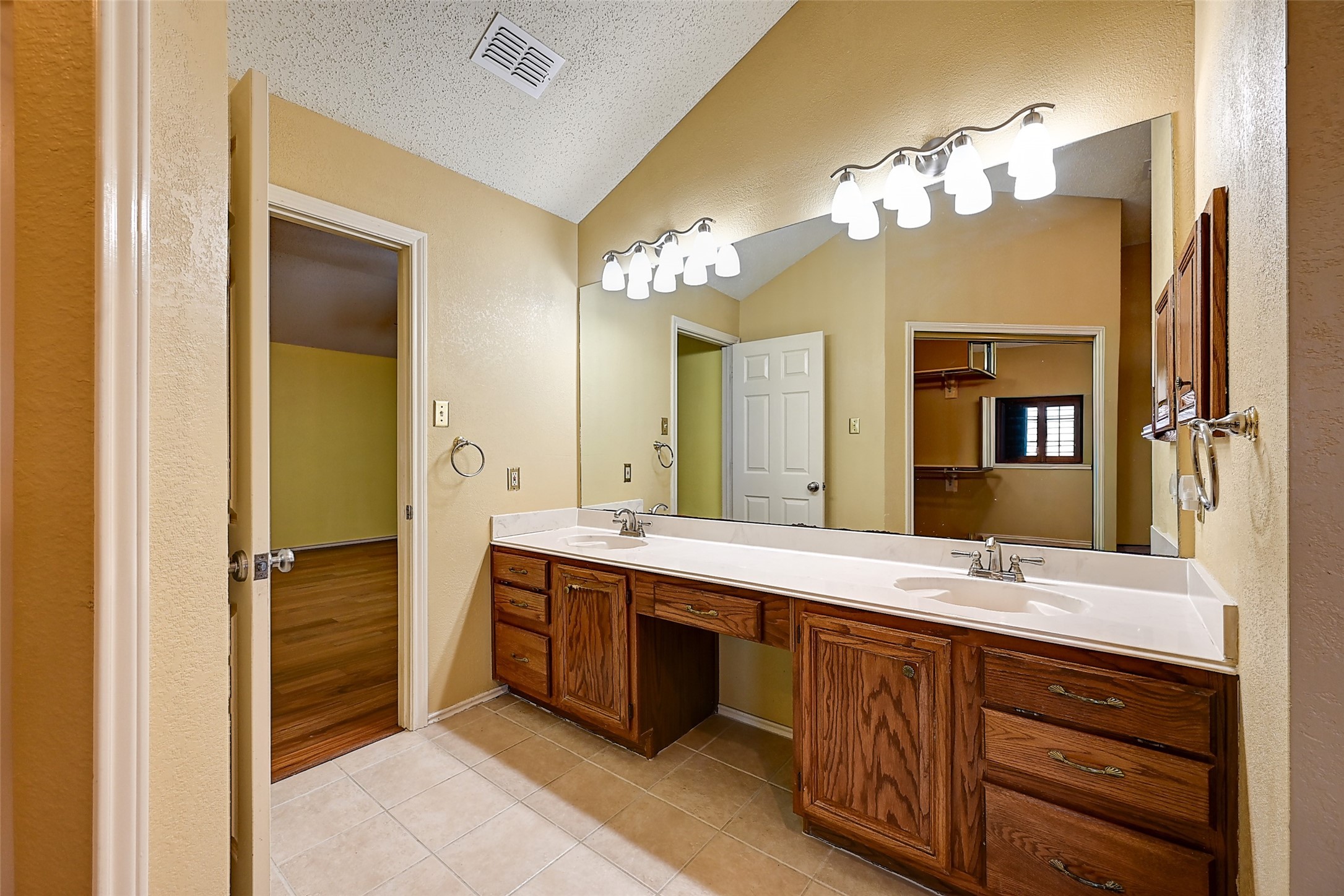 3311 Greenglen Circle Carrollton TX 75007