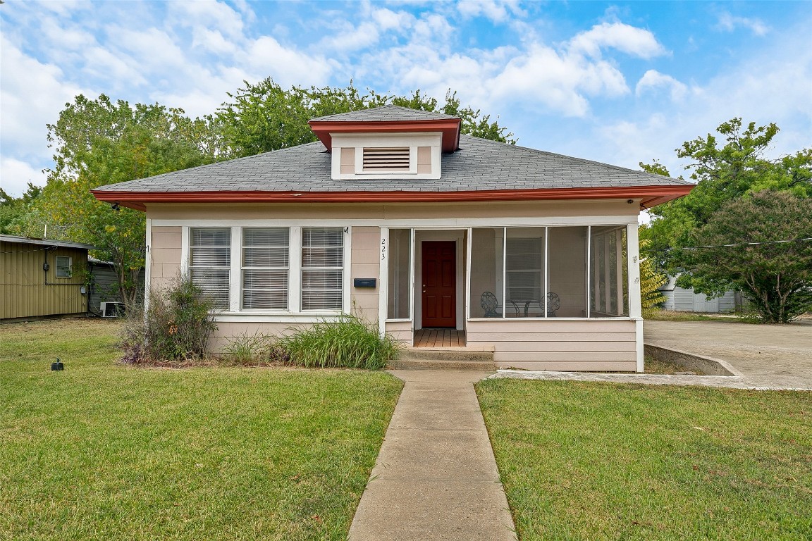 223 E Wall Street Grapevine TX 76051