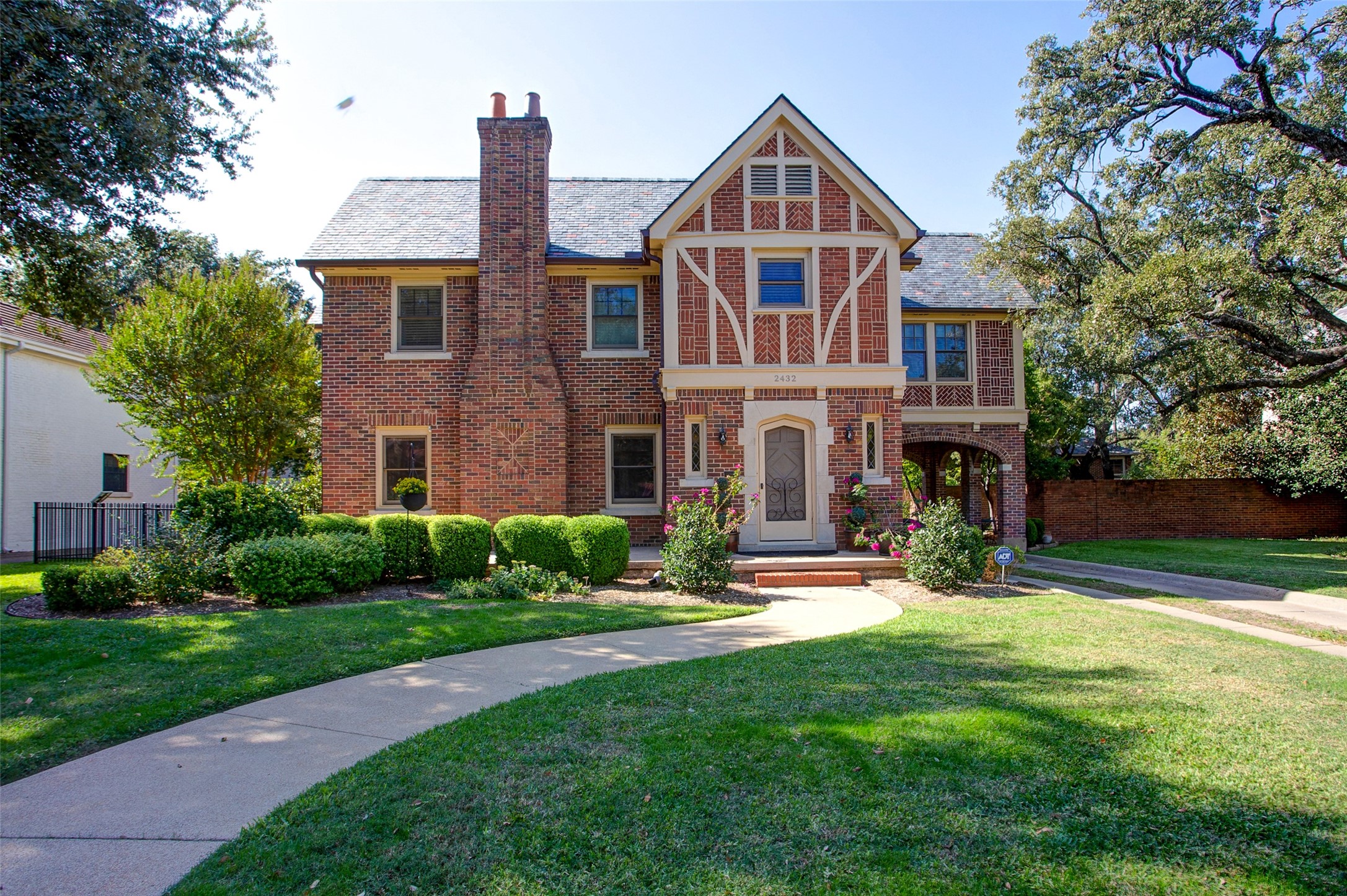 2432 Medford Court W Fort Worth TX 76109