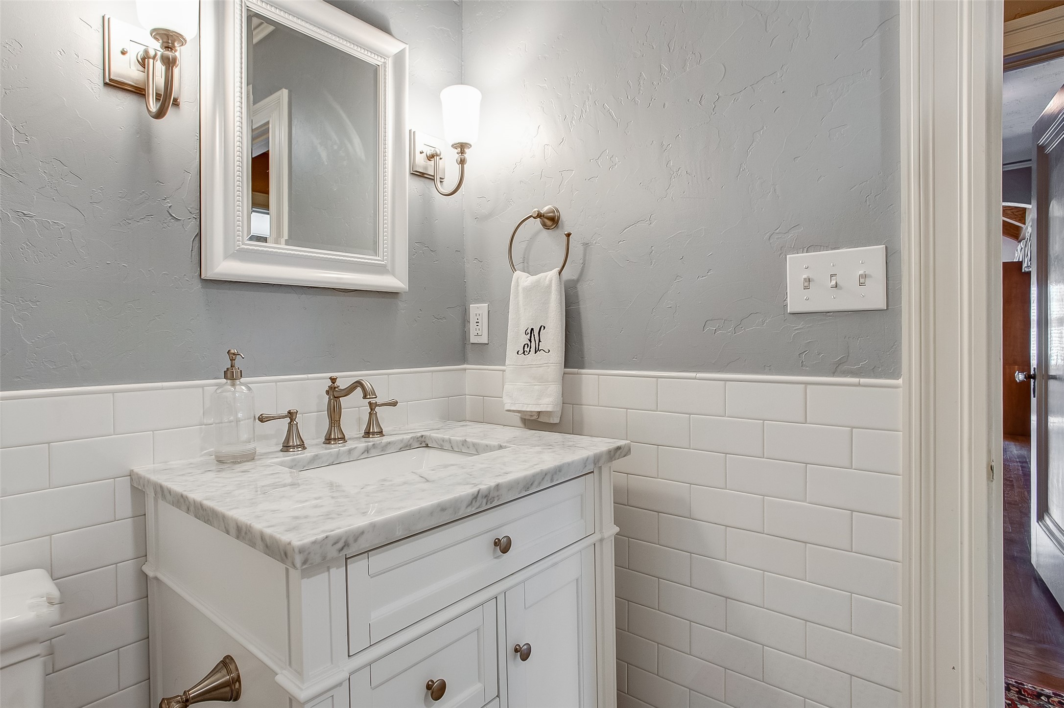 2432 Medford Court W Fort Worth TX 76109