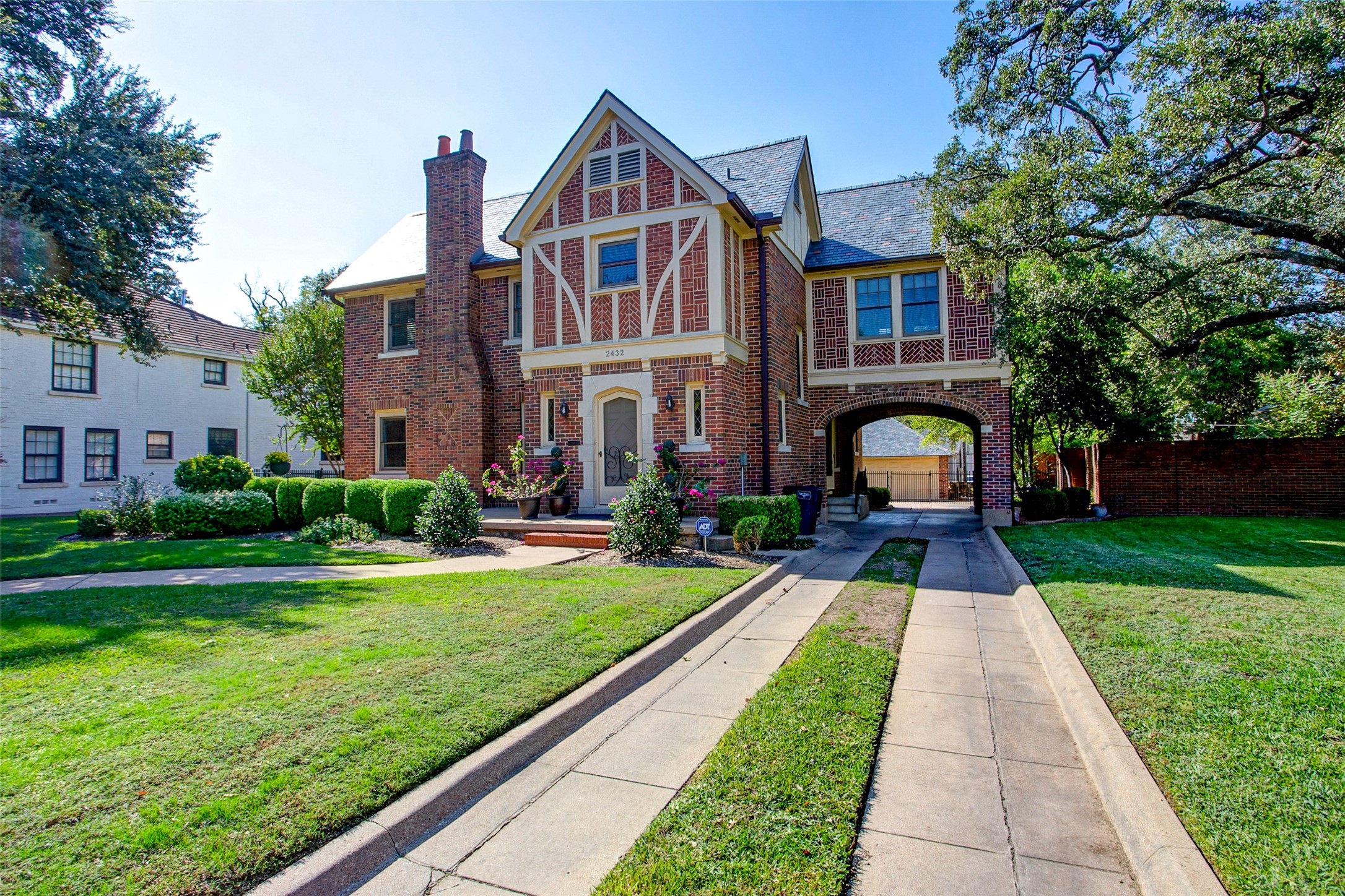 2432 Medford Court W Fort Worth TX 76109