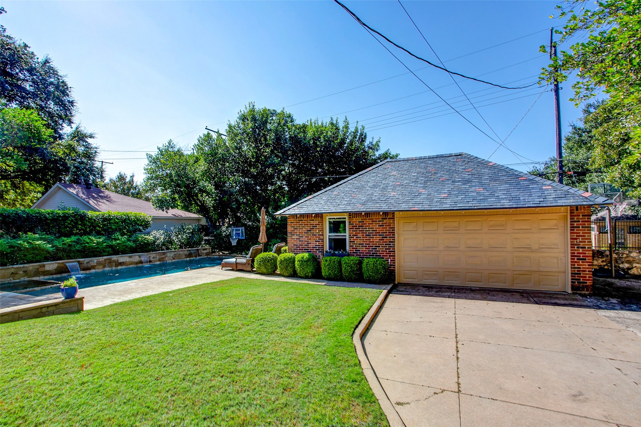2432 Medford Court W Fort Worth TX 76109