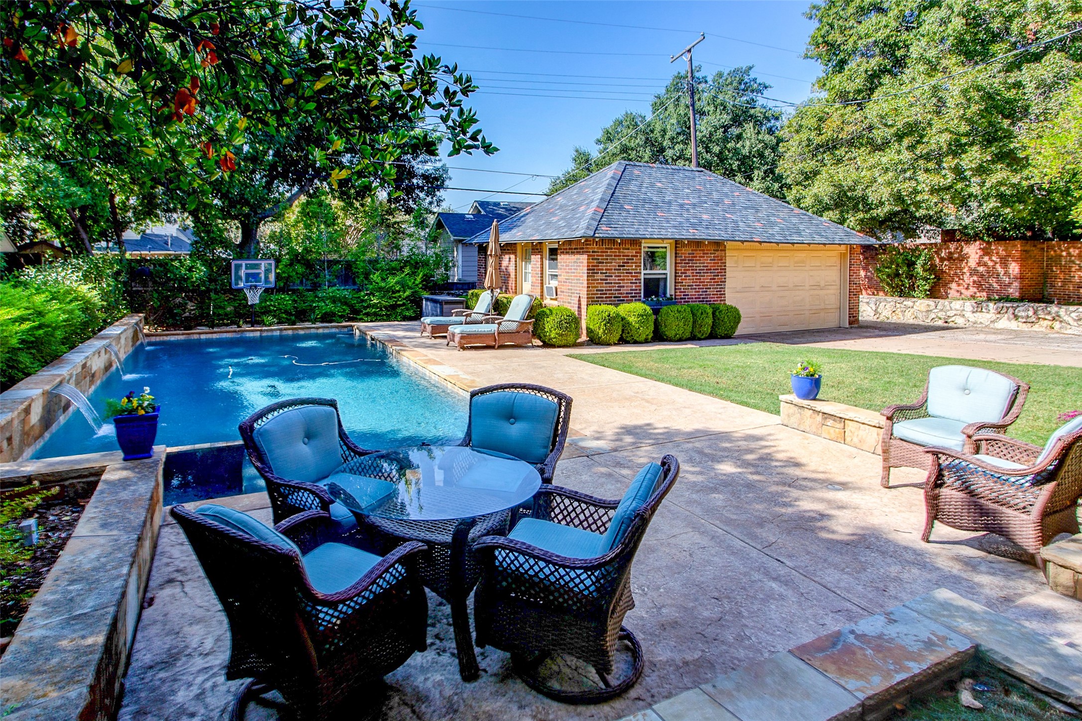 2432 Medford Court W Fort Worth TX 76109
