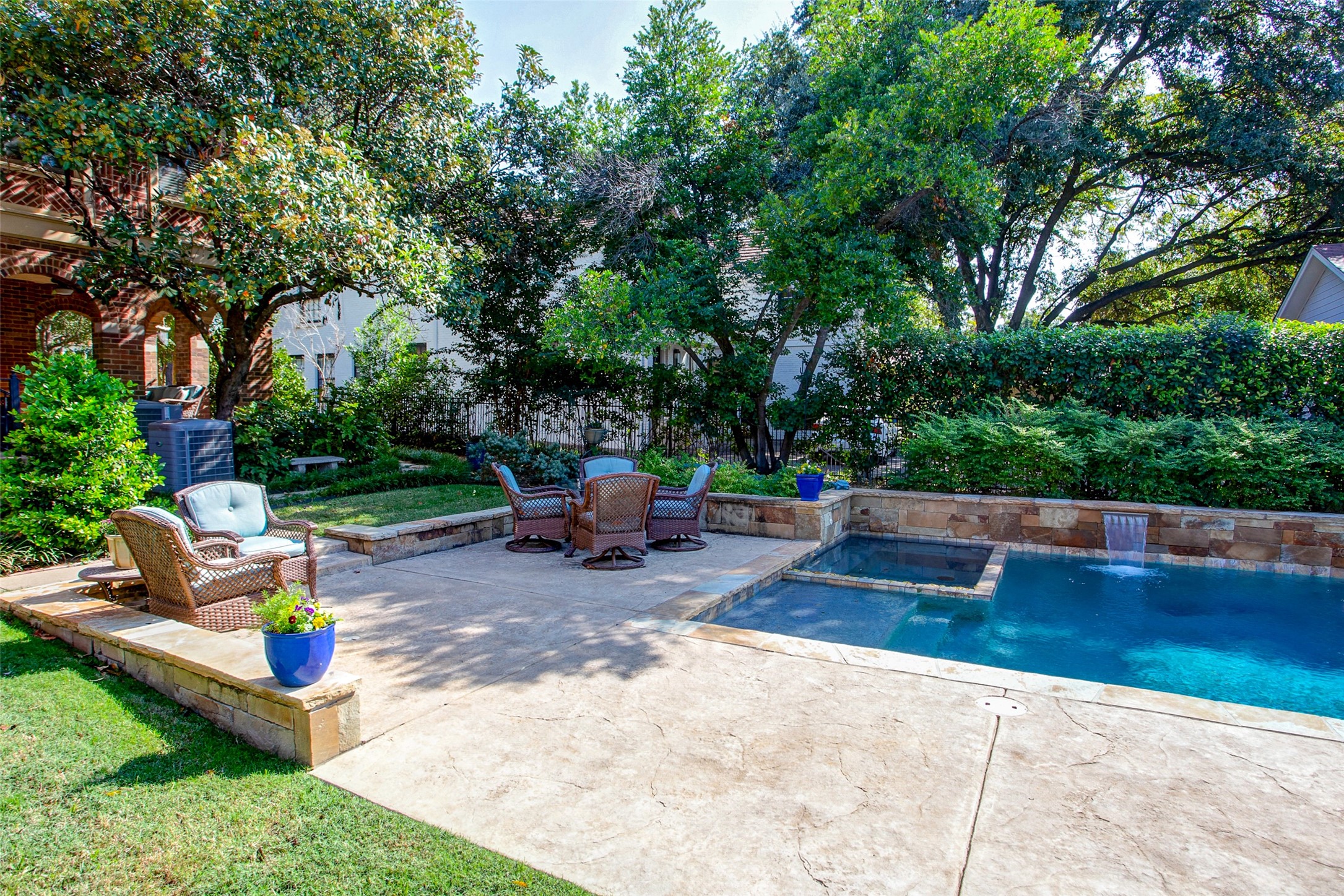 2432 Medford Court W Fort Worth TX 76109