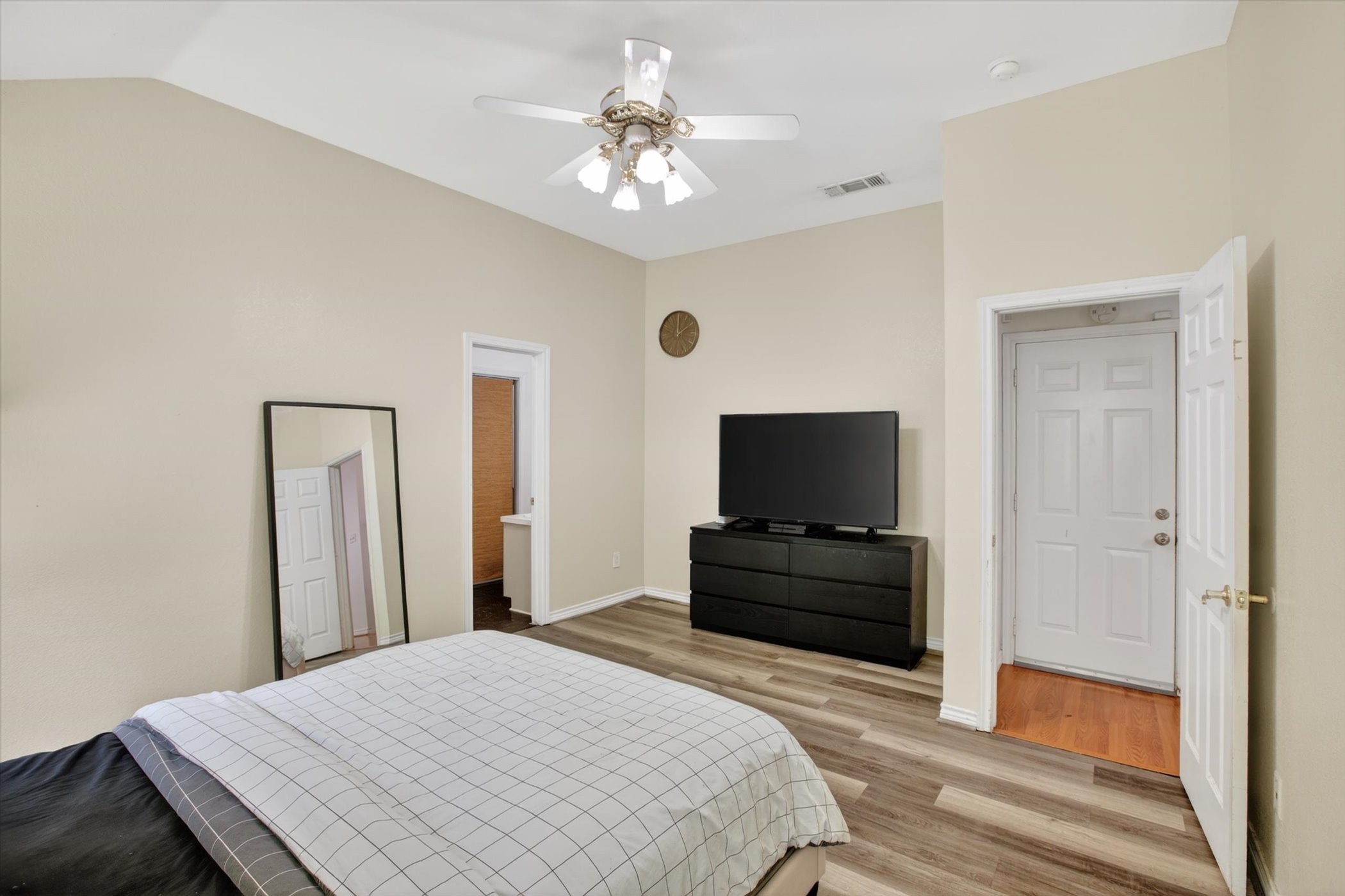 1704 N Bent Tree Trail Grand Prairie TX 75052