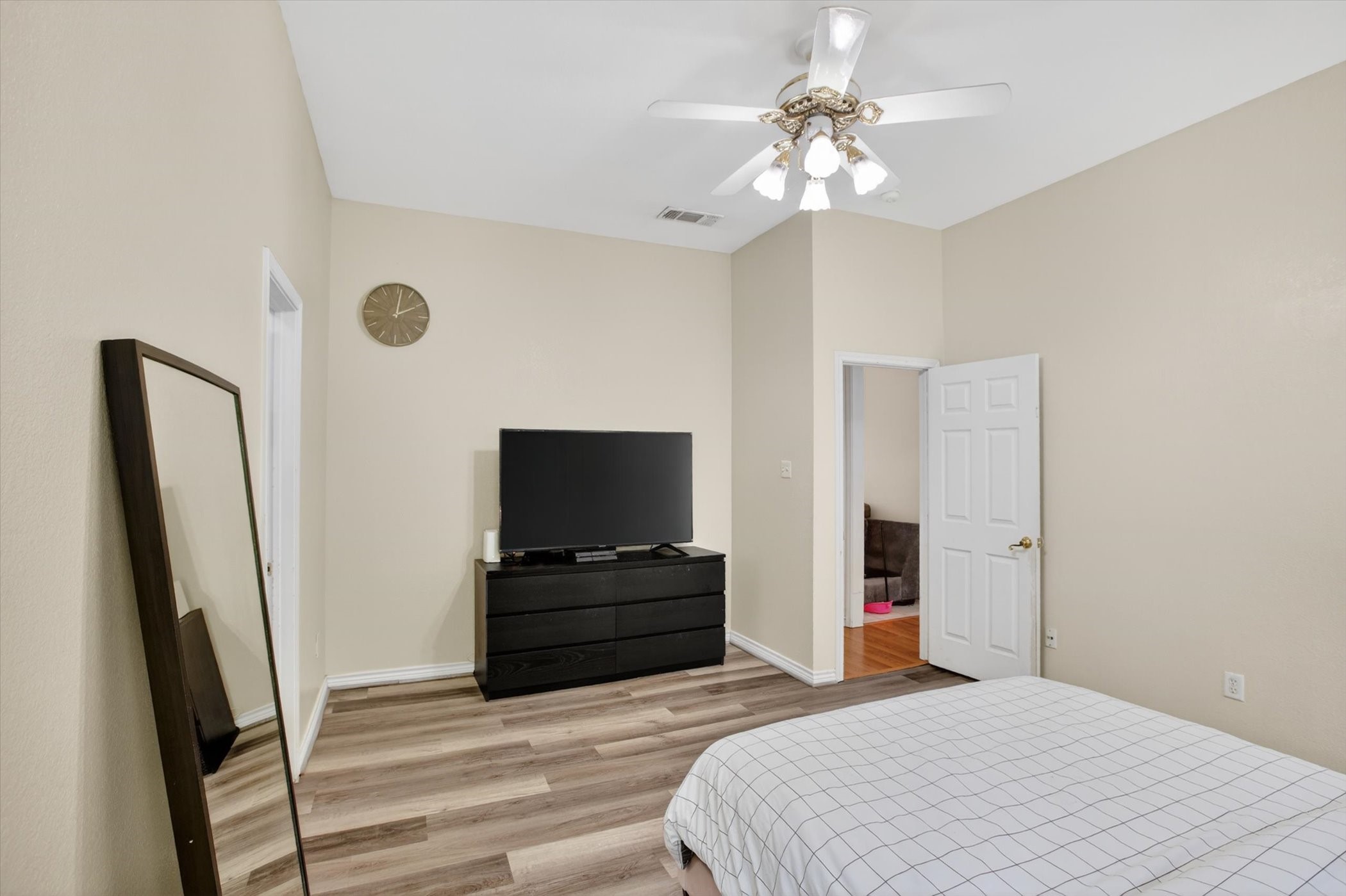 1704 N Bent Tree Trail Grand Prairie TX 75052
