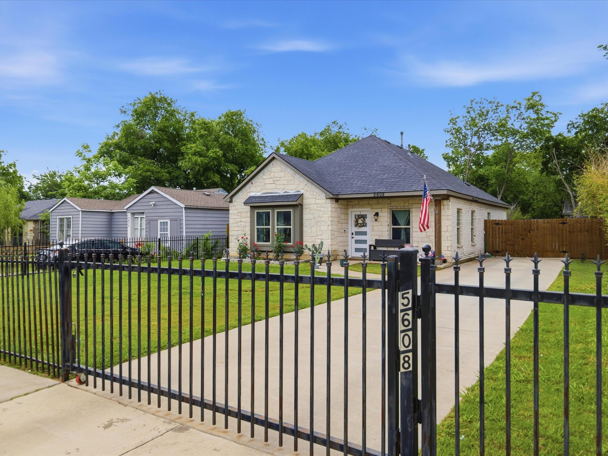 5608 King Court Fort Worth TX 76112