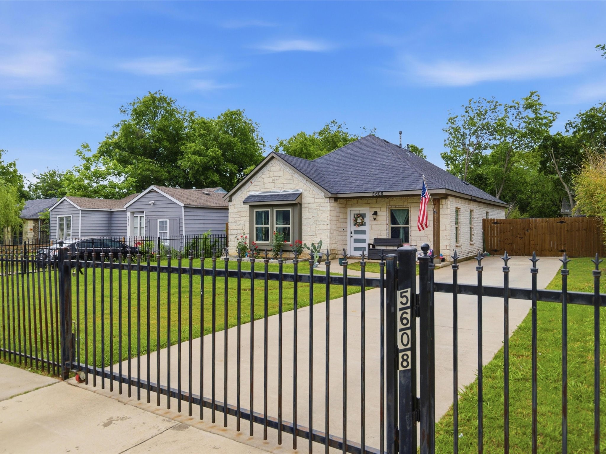 5608 King Court Fort Worth TX 76112