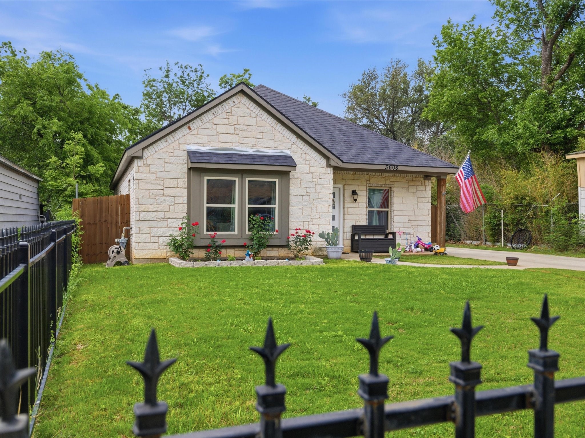5608 King Court Fort Worth TX 76112