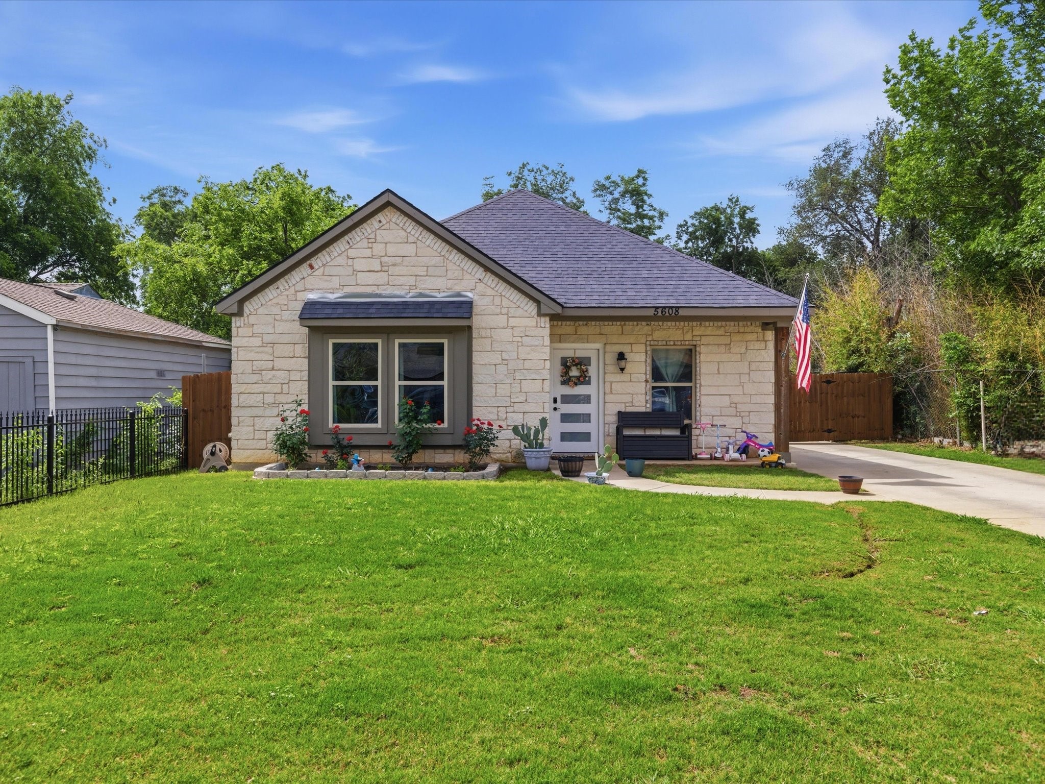 5608 King Court Fort Worth TX 76112