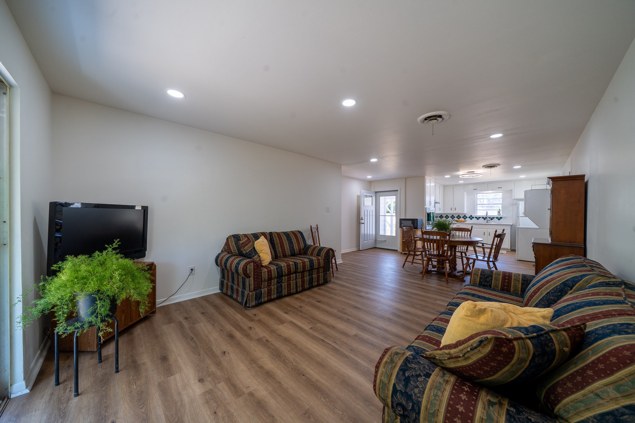 907 E Hamilton Street Stamford TX 79553