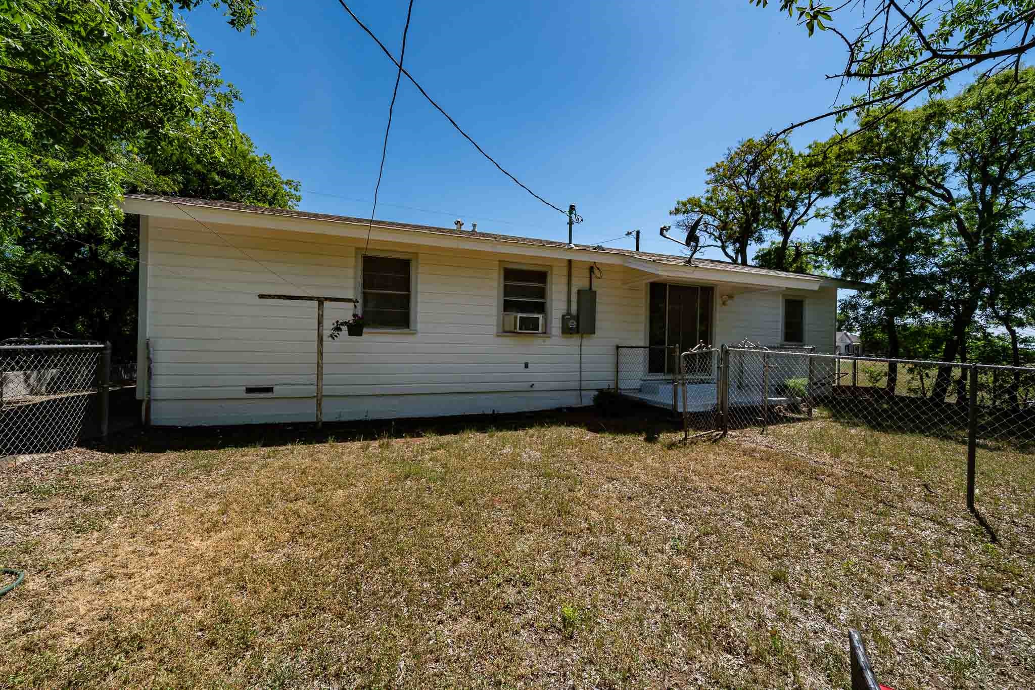 907 E Hamilton Street Stamford TX 79553