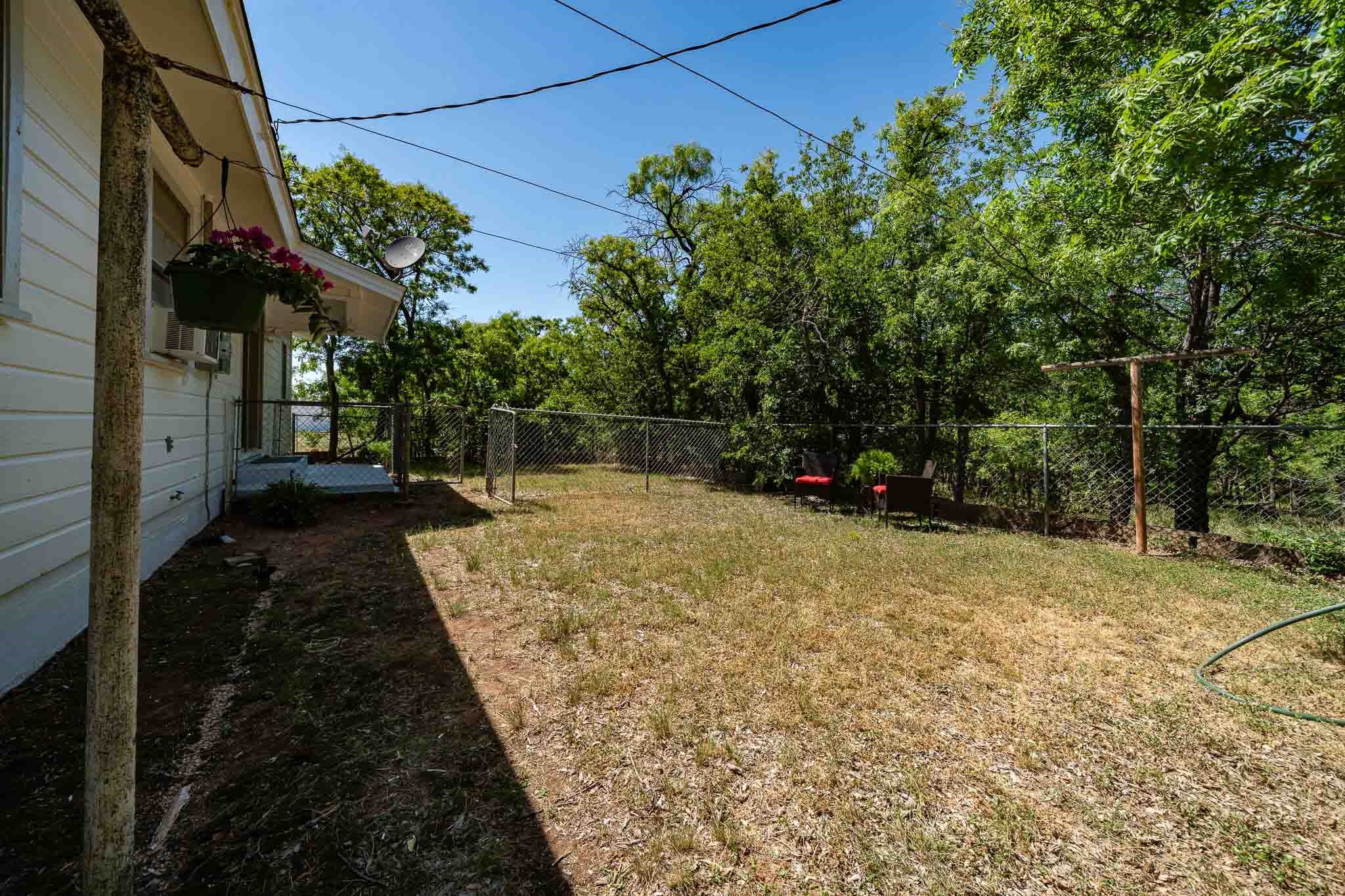 907 E Hamilton Street Stamford TX 79553