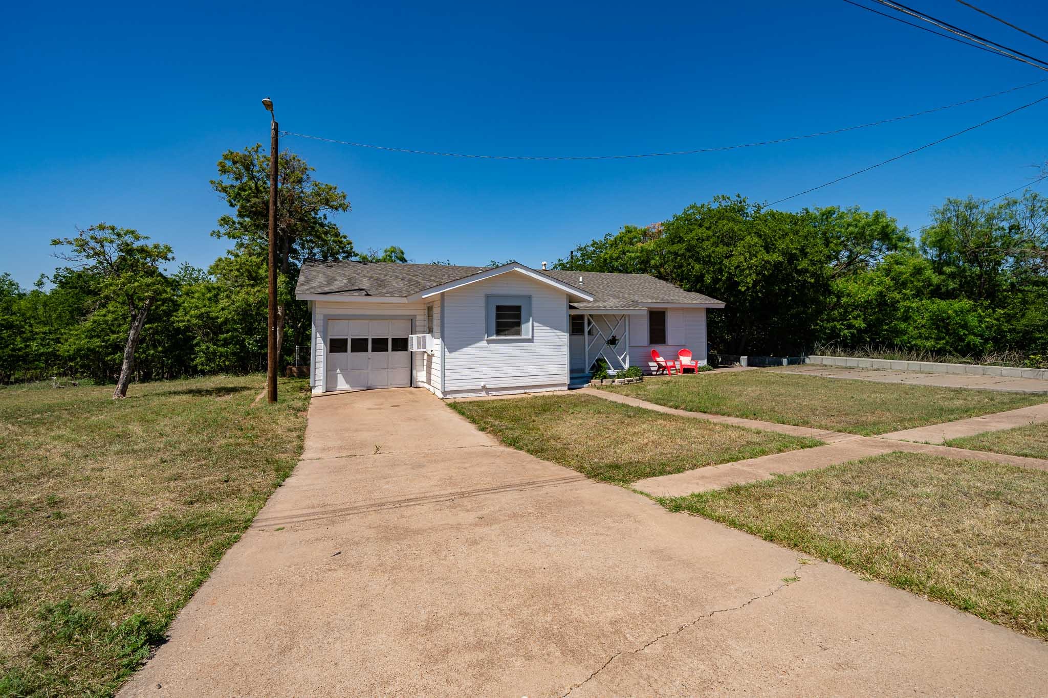 907 E Hamilton Street Stamford TX 79553