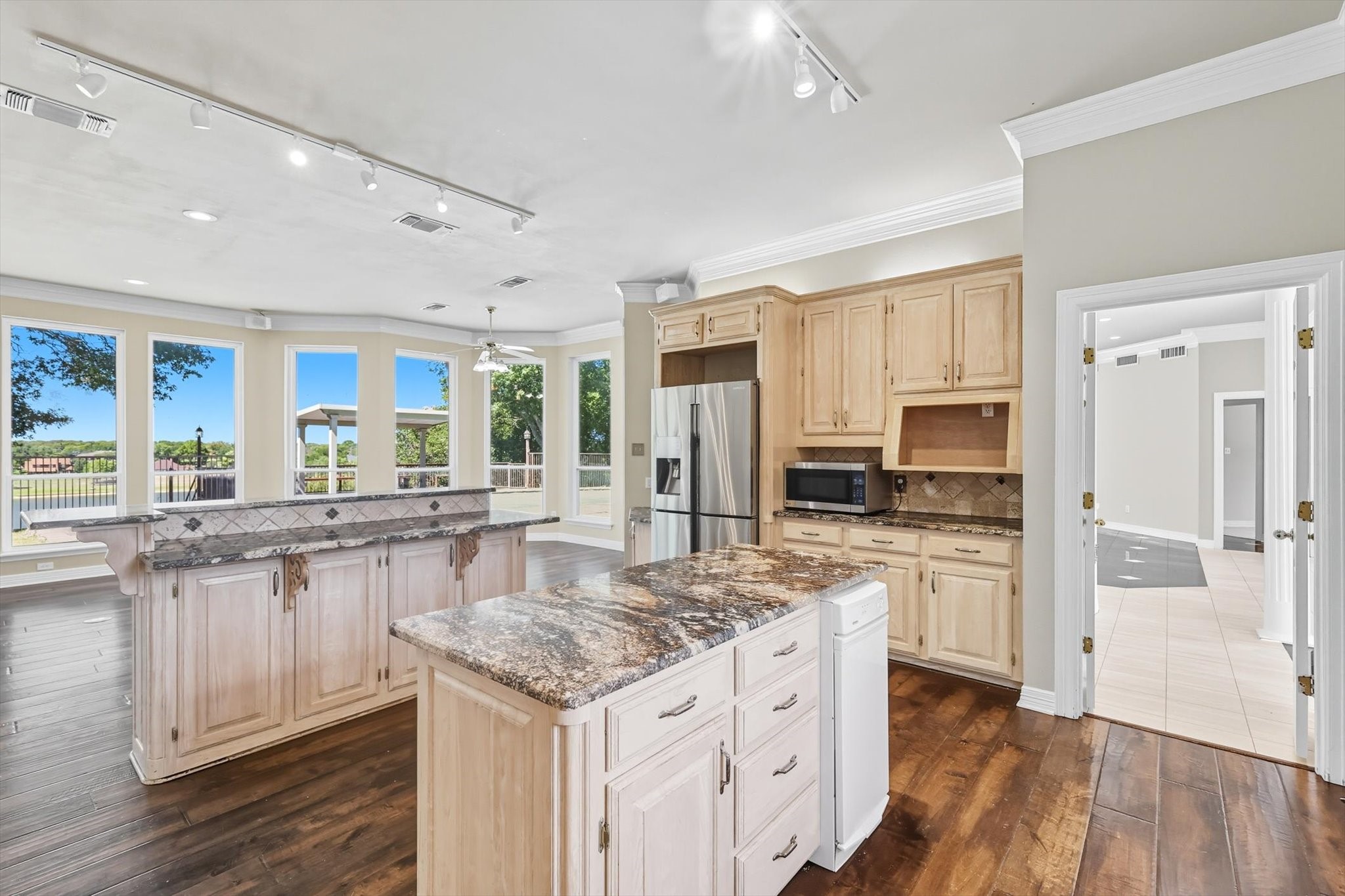 143 Lakeview Drive Aledo TX 76008