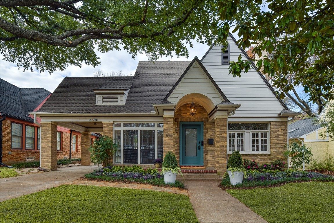 1011 N Winnetka Avenue Dallas TX 75208