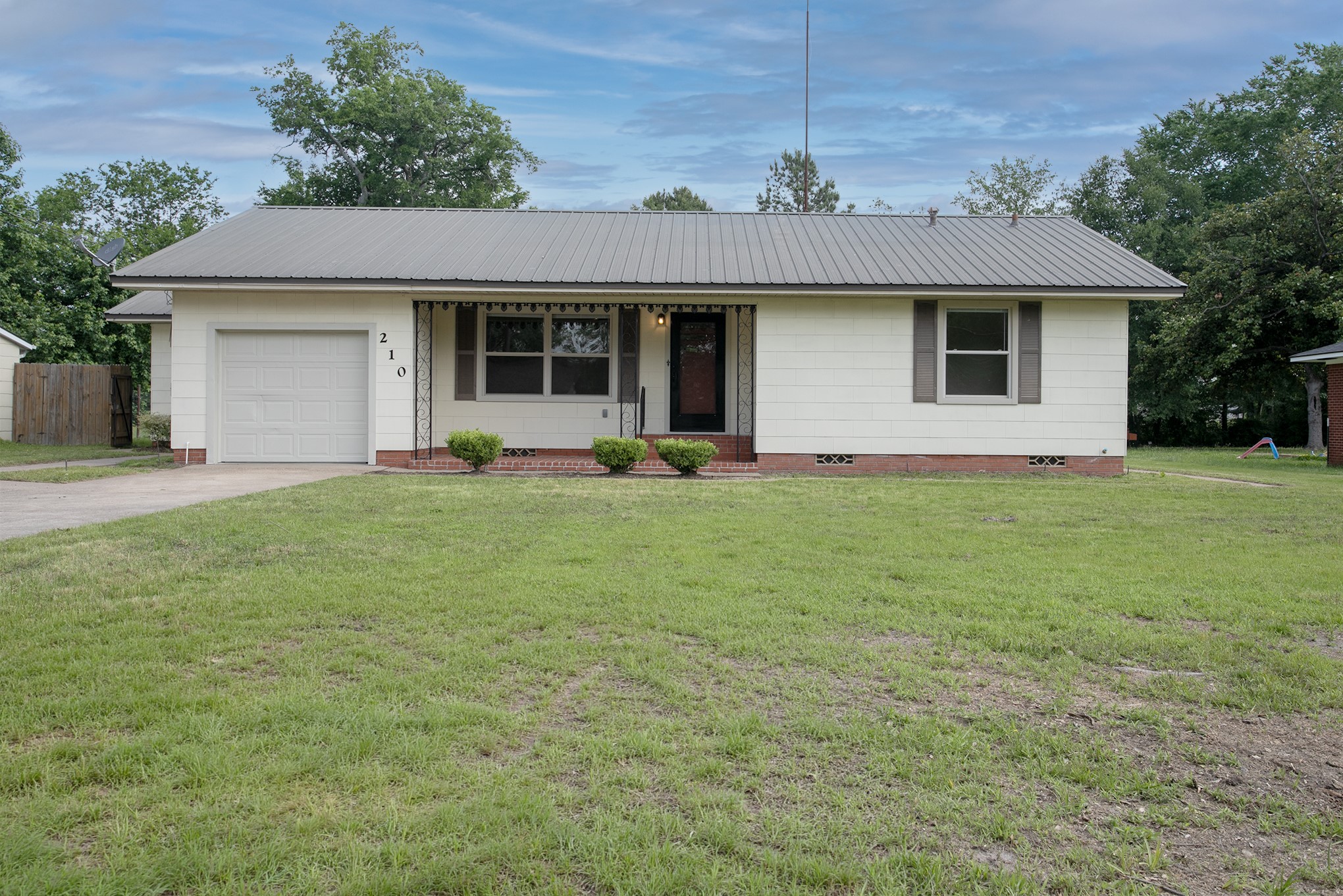 210 W Kansas Street Van TX 75790