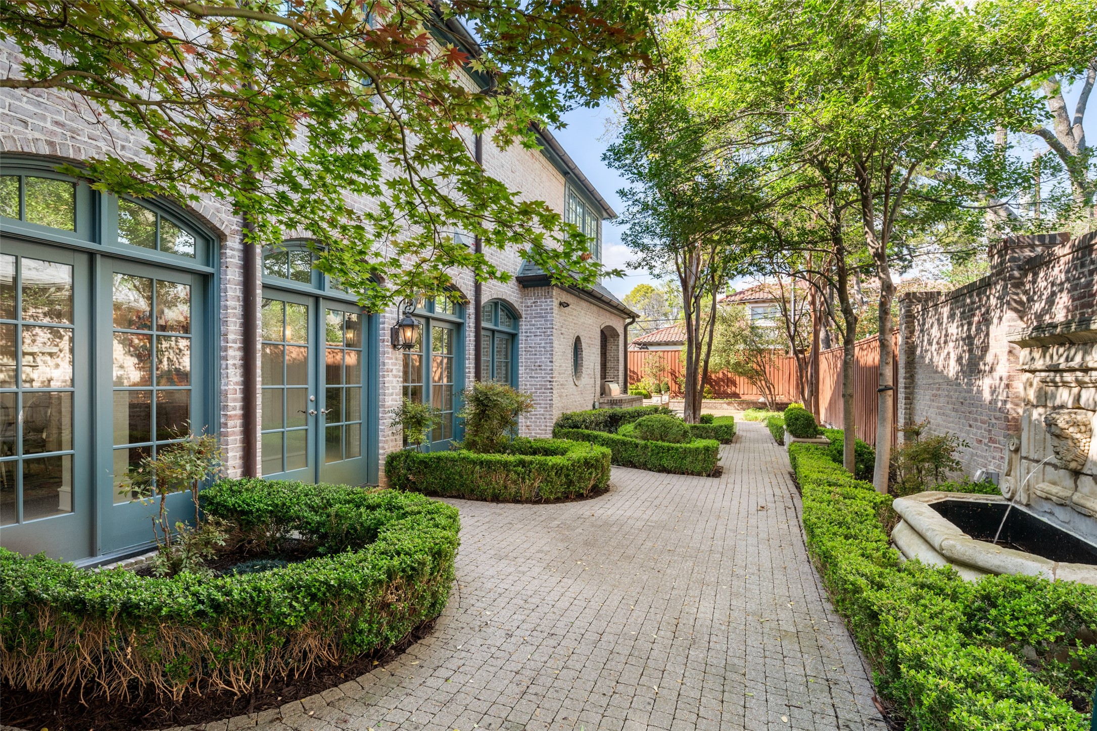 6139 Woodland Drive Dallas TX 75225