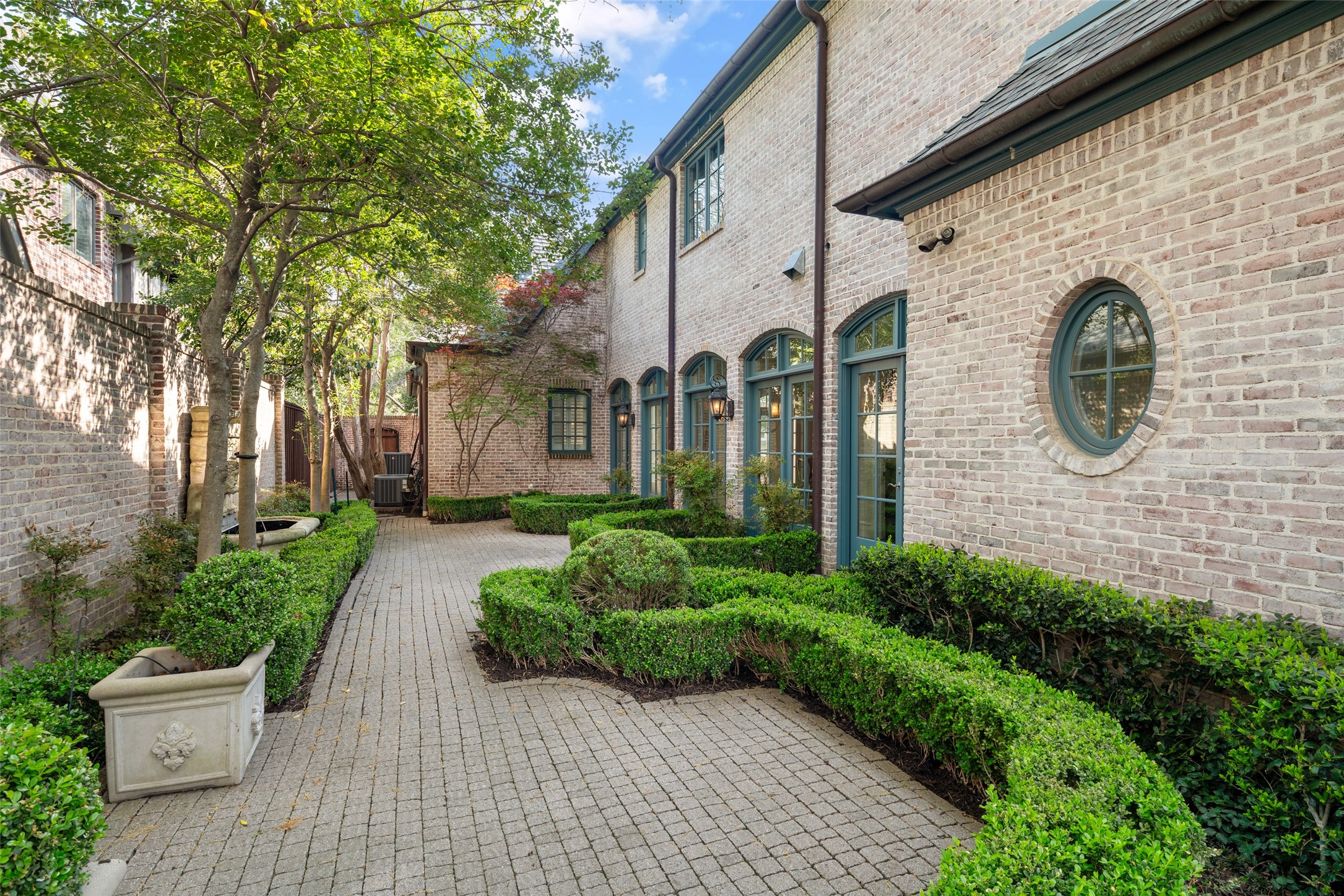 6139 Woodland Drive Dallas TX 75225