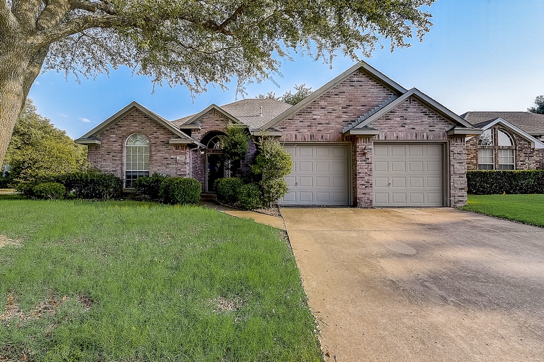 200 W Glen Meadow Drive Glenn Heights TX 75154