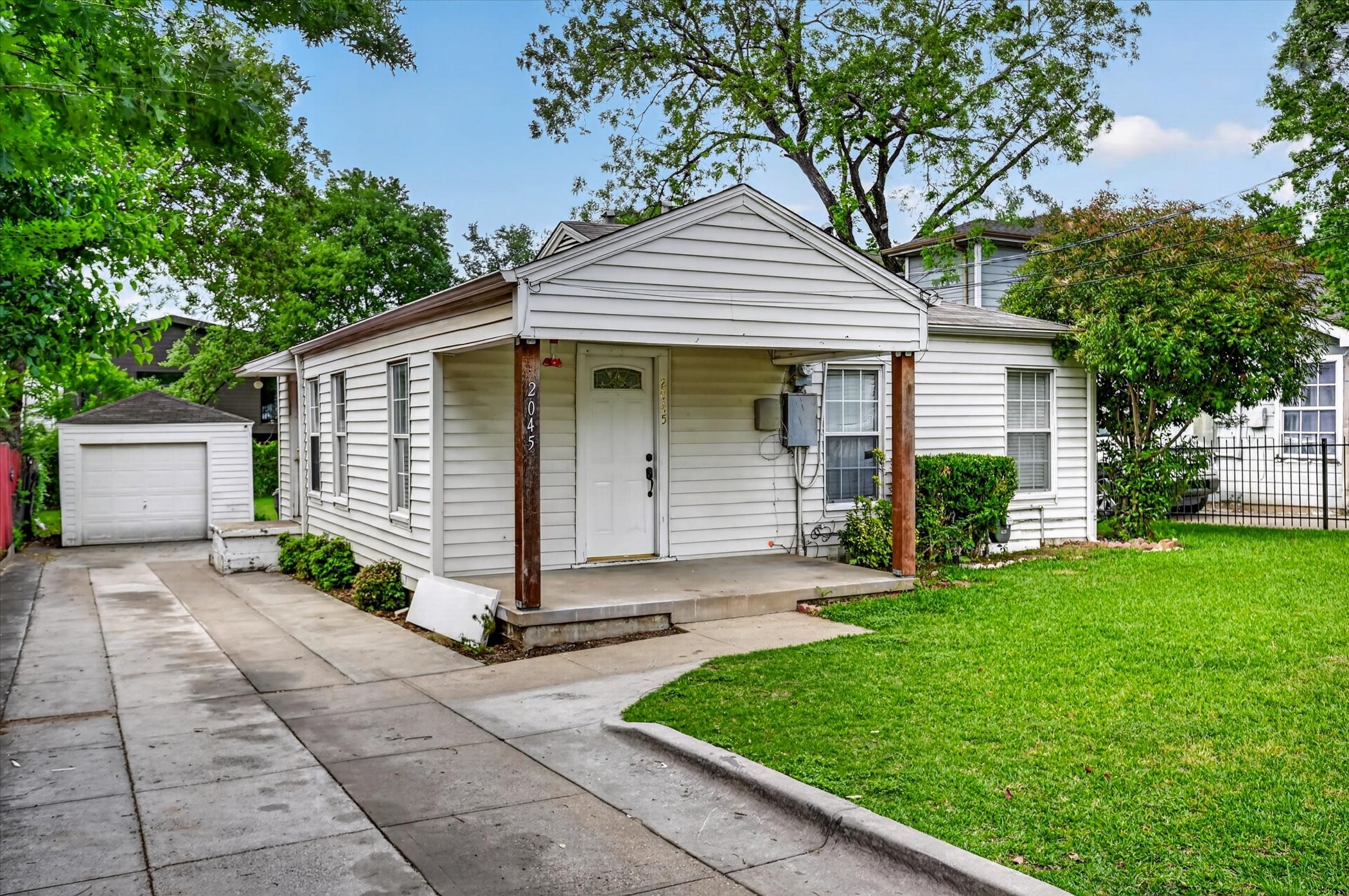 2045 Shea Road Dallas TX 75235