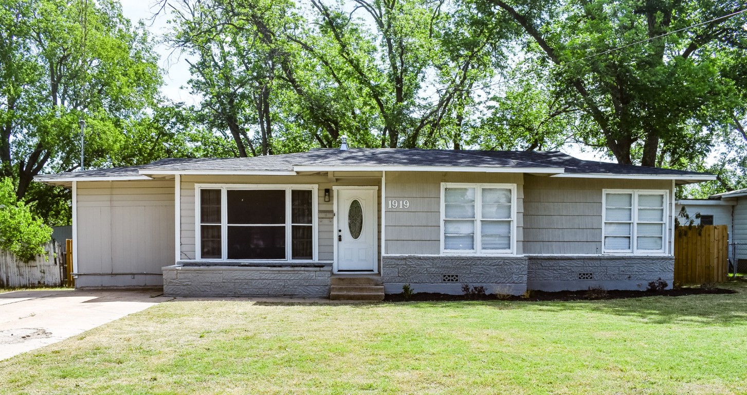 1919 S China Street Brady TX 76825