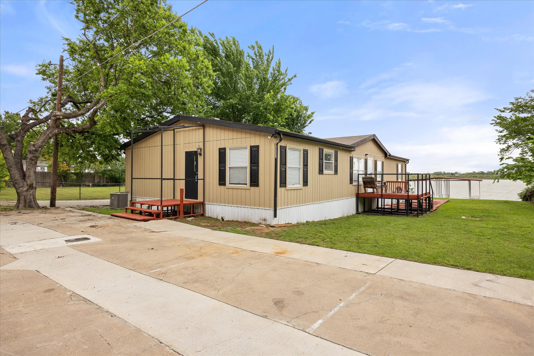5821 Parkside Court Granbury TX 76048