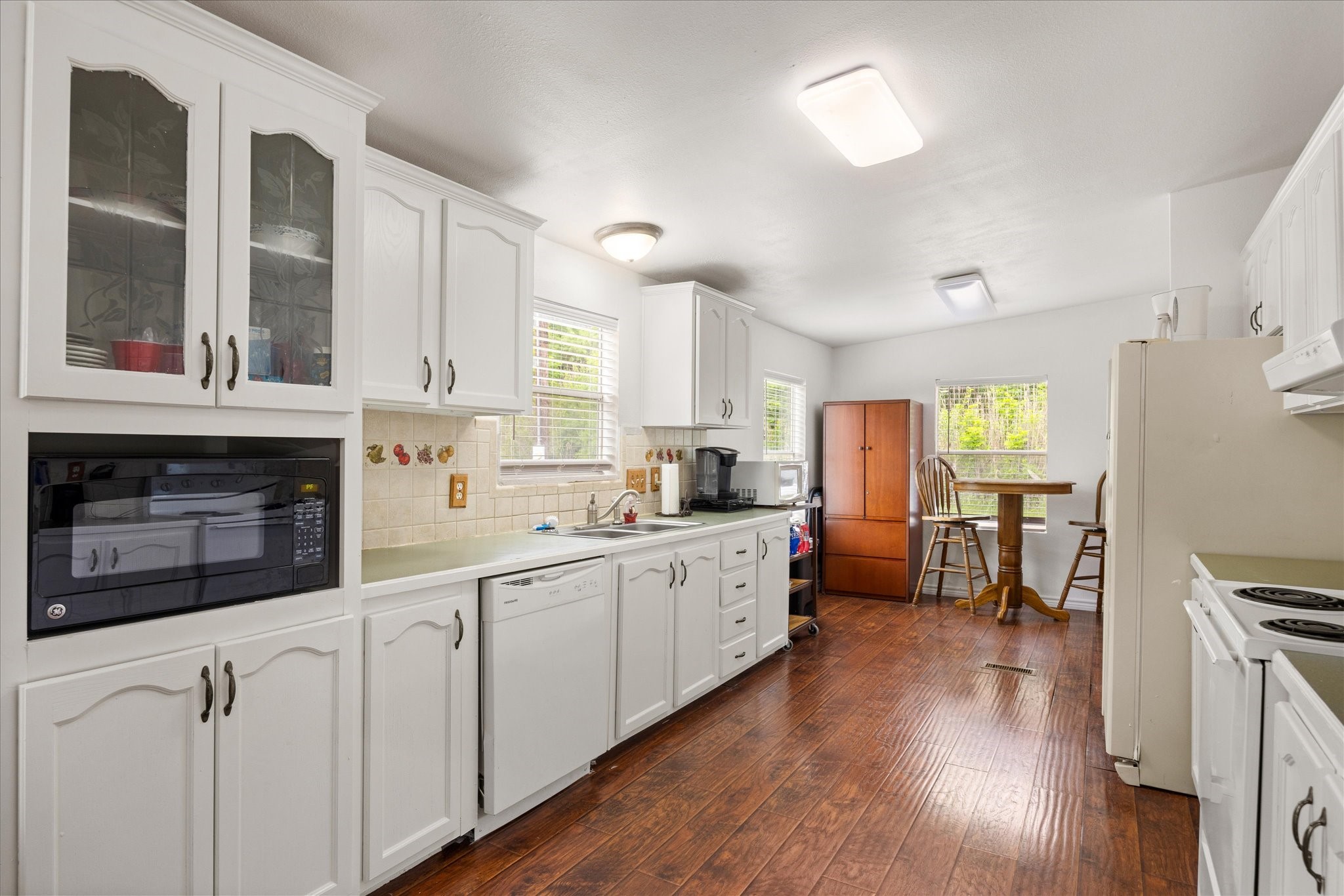 5821 Parkside Court Granbury TX 76048
