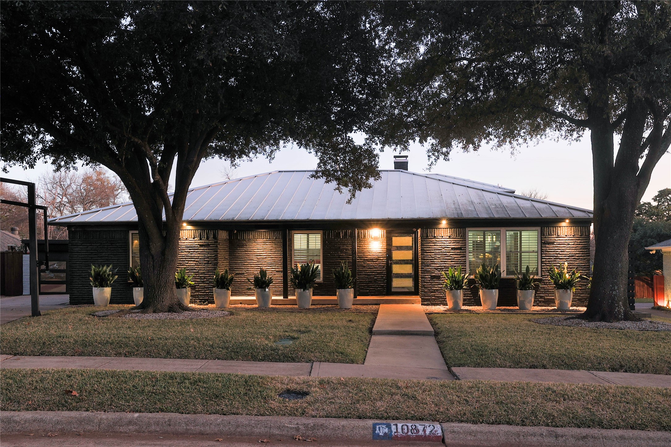 10872 Caprock Circle Dallas TX 75218