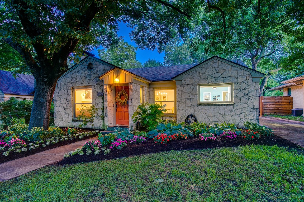2534 Sunset Avenue Dallas TX 75211