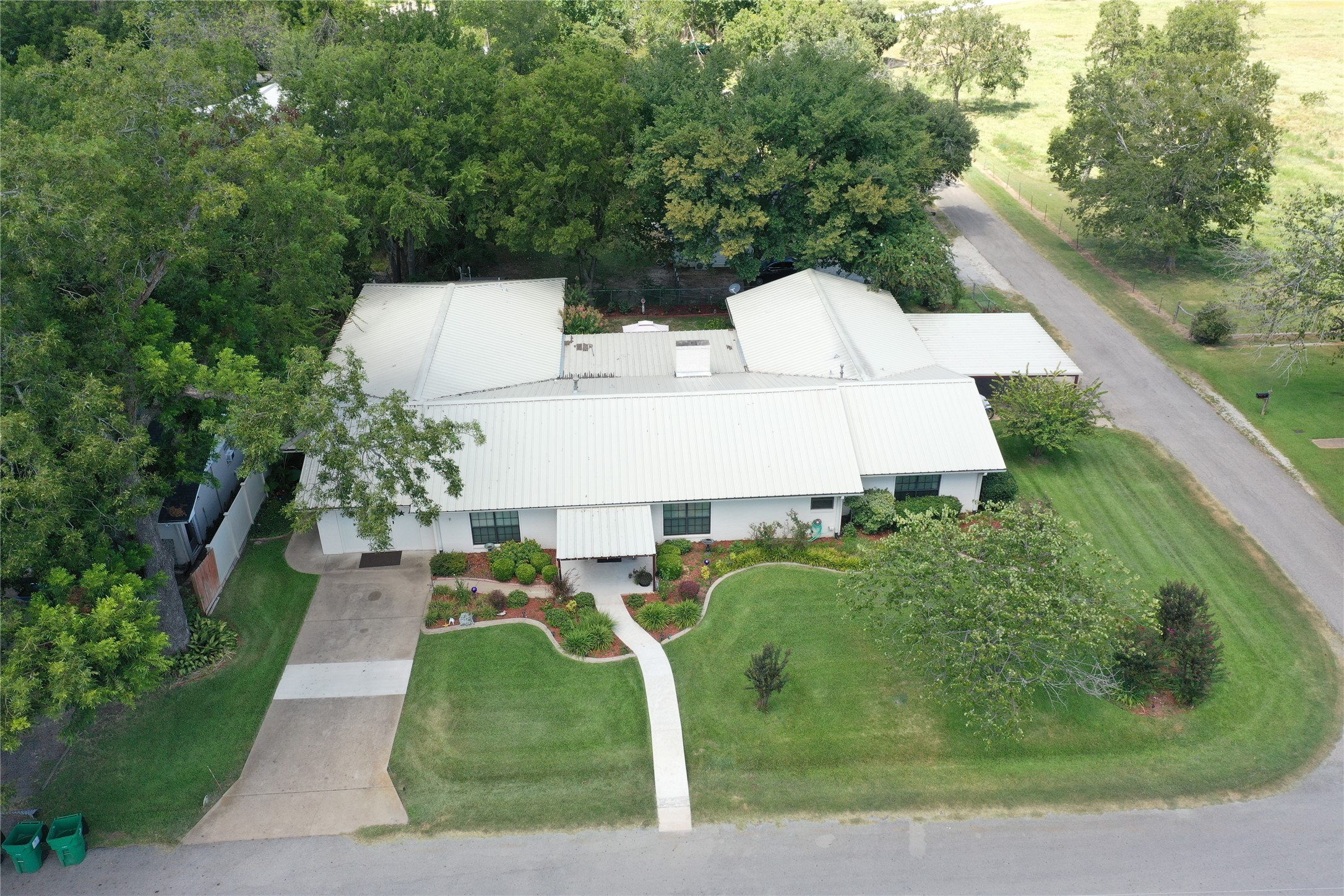 403 N Hall Street Fairfield TX 75840