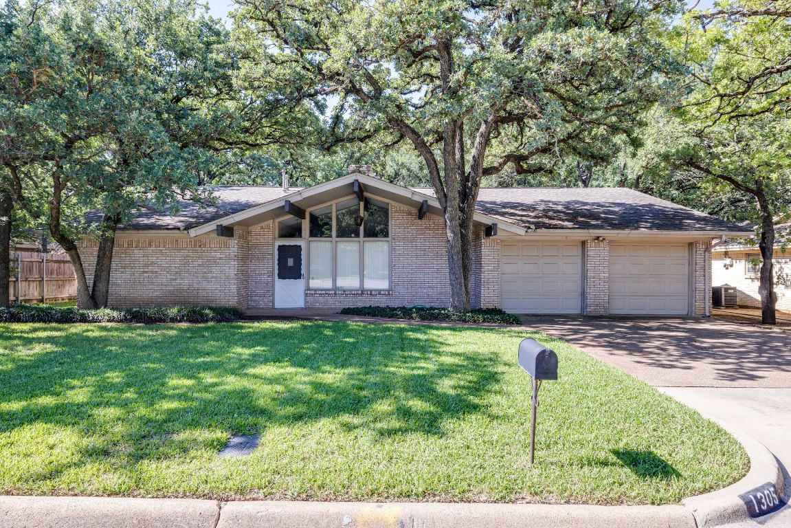 1305 Kathryn Street Hurst TX 76053